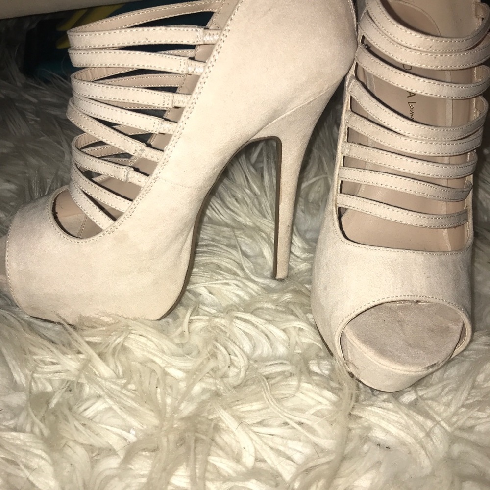 SOLD Light nude heels size 9